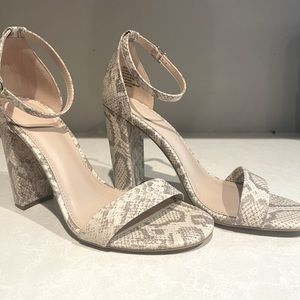 New* justfab lorelai block heel sandals, snakeskin